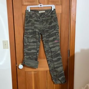 Cabelas Camo pants Size 6